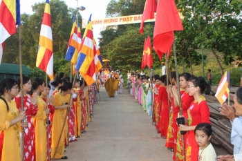 Hà Tĩnh long trọng lễ rước tôn tượng Phật đản sanh về Lễ đài