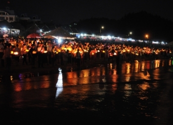 Phật giáo Cẩm Xuyên tưng bừng văn nghệ hoa đăng chào mừng Phật đản