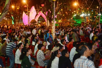 Hàng chục ngàn người dự lễ cầu an đầu năm Giáp Ngọ tại chùa Hoằng Pháp