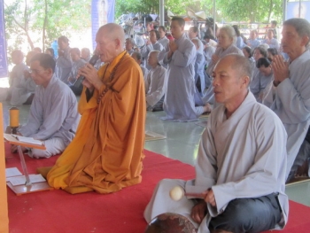 Lễ vía Phật  A Di Đà ở chùa Mỹ Long Nha Trang