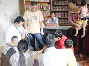 Lương y Võ Hoàng Yên trị bệnh tại Hà Tĩnh