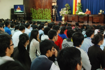 Chùa Hoằng Pháp: Ngày tu Sinh viên hướng về Phật pháp