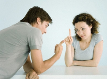 Khi bạn chỉ tay vào mặt người khác...