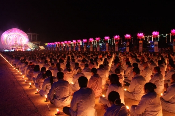 Bắc Ninh: Hơn 10 ngàn người tham dự đêm vía Đức Phật A Di Đà