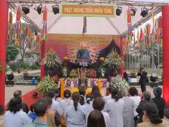 Chùm ảnh: Tôn tượng Phật Hoàng Trần Nhân Tông tại TV Sùng Phúc