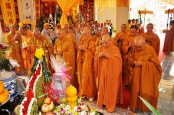 Trung ương Giáo hội viếng giác linh Đại lão Hòa thượng Thích Diệu Tâm