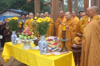 Hà Tĩnh: Tổ đình Cảm Sơn lễ rót đồng đúc tôn tượng Phật