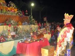 Khi thầy cúng lên ngôi