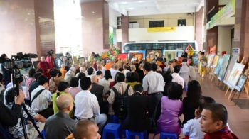 Khai mạc triển lãm tranh &quot;Đất nước, con người Việt Nam với Phật giáo&quot;