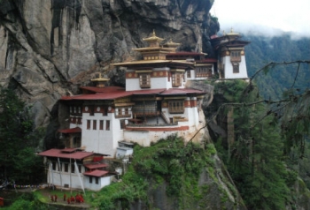 Bhutan cấm tổ chức các hoạt động tôn giáo công cộng trước bầu cử
