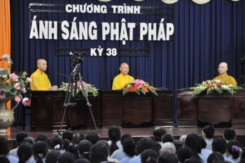 Chùa Hoằng Pháp: Chương trình Ánh Sáng Phật Pháp kỳ 38