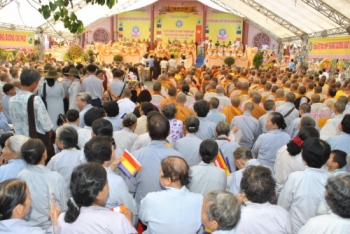 Đồng Nai: Hàng ngàn Tăng Ni Phật tử tham dự lễ kỷ niệm 30 năm thành lập GHPGVN