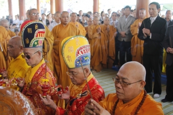 Hàng ngàn người tham dự lễ cầu siêu tại tu viện Khánh Lâm - Măng Đen