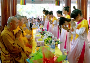 Chùa Đà Liễu tổ chức đại lễ Vu lan báo hiếu và tặng quà cho người nghèo
