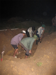 Bốc mộ, di dời mộ phần có cần phải xem ngày giờ?