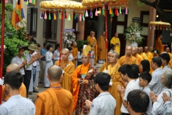 Video: Xúc động lễ cung tống kim quan HT Thích Minh Châu nhập bảo tháp