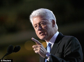 Lắng Lòng: Cựu Tổng thống Mỹ Bill Clinton tập Thiền Phật Giáo để thư giãn