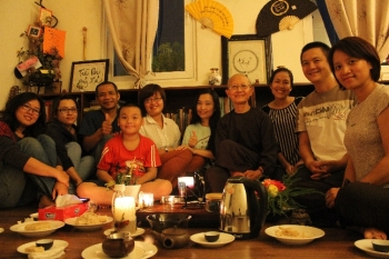 Tiễn bạn về đất Phật