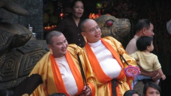 Xuân Nhâm Thìn: Mô hình hoá trang Phật Di Lặc