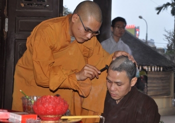 Khi con đi xuất gia