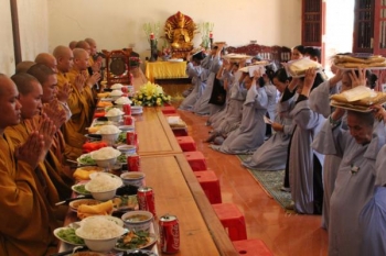Hà Tĩnh:  Lễ Vu lan - Tự tứ - Cúng dường trai Tăng tại Trường hạ Cảm Sơn