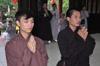 Chùa Bằng: Lễ thế phát xuất gia cho 2 thanh niên Phật tử