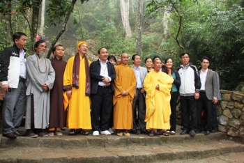 Chùm ảnh: Phó Thủ tướng Nguyễn Xuân Phúc chúc mừng Đại đức Thích Tâm Mẫn