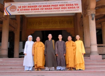 Trò chuyện với 6 thủ khoa - tân cử nhân Học viện Phật giáo VN