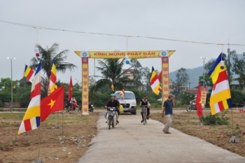 Hà Tĩnh: Hơn 10.000 người tham dự đêm hoa đăng mừng Phật đản