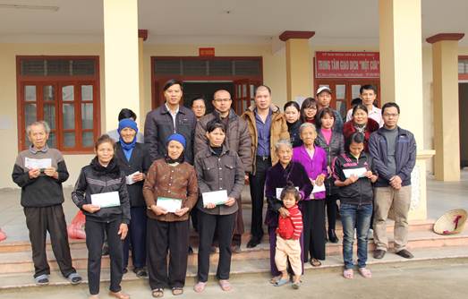 Các chùa ở Nghệ An  tặng quà tết cho hộ nghèo
