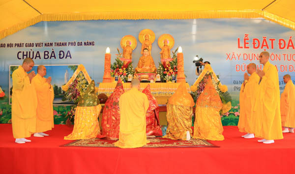 Đà Nẵng: Chùa Bà Đa lễ khai kinh đặt đá xây dựng tôn tượng Đức Phật A Di Đà 