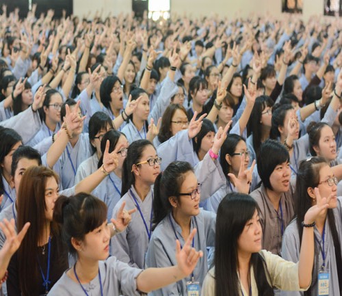 Gần 3000 bạn trẻ tham dự khóa tu mùa hè 2015 tại chùa Hoằng Pháp