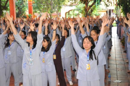 Ngày thứ hai của khóa tu mùa hè "Nguyện theo hạnh Phật" tại chùa Bằng