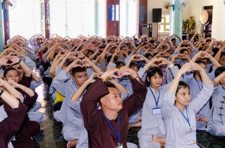 Khánh Hòa: Hơn 300 bạn trẻ tham dự khóa tu “Tìm về tuổi thơ”