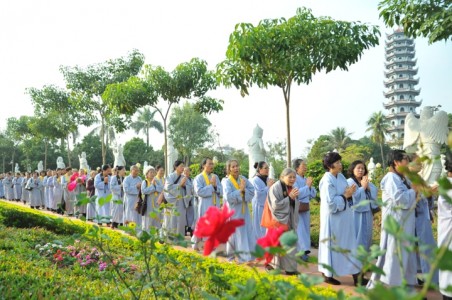 Ngày đầu tiên của khóa tu Tịnh Độ tại chùa Bằng