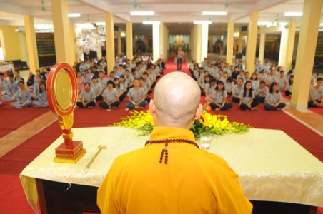 Hòa thượng Thích Bảo Nghiêm thuyết giảng tại chùa Pháp Vân