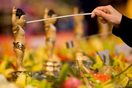 Ý nghĩa và phương cách làm lễ tắm Phật
