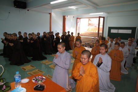 Gia Lai: Tăng, ni sinh trường Trung cấp Phật học tổ chức lễ tri ân 