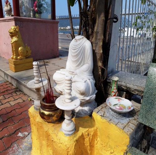 Bức xúc nạn đập phá miếu thờ giữa trung tâm Đà Nẵng