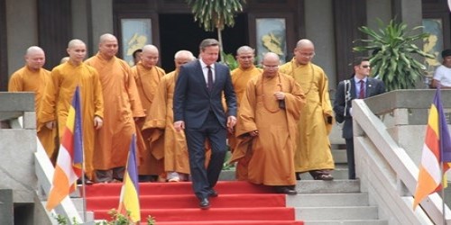Thủ tướng Anh viếng thăm chùa Vĩnh Nghiêm