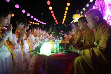 Hà Nam: Chùa Ninh Tảo tổ chức Đại lễ Vu lan bông hồng cài áo