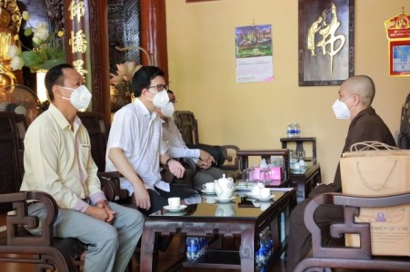 Ban Tôn giáo Chính phủ thăm chùa Thiên Quang