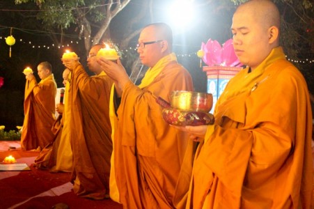 Thanh Hóa: Chùa Đống Cao hoa đăng khánh đản Đức Phật A Di Đà