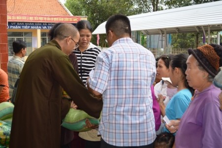 Khánh Hòa: Chùa Nghĩa Hương  trao tặng 250 phần quà cho đồng bào nghèo ăn Tết