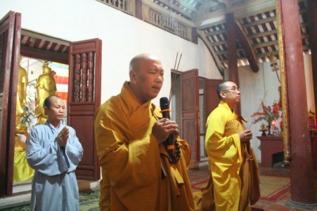 Lễ ngũ bách danh và quy y Tam bảo tại chùa Phúc Yên