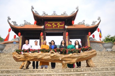 Phó Chủ tịch nước Đặng Thị Ngọc Thịnh thăm chùa Tân Thanh