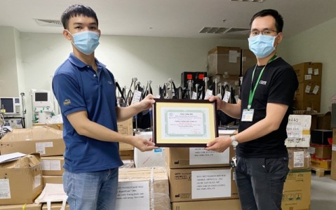 Chùa Thiên Quang hỗ trợ trang thiết bị y tế phòng chống dịch COVID-19 đến các Bệnh viện TP.HCM