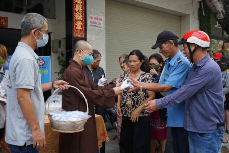 Đà Nẵng: Chùa và Phật tử chung tay phòng chống dịch covid-19