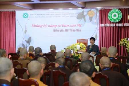 MC Thảo Vân chia sẻ những kỹ năng cơ bản của người dẫn chương trình Phật giáo
