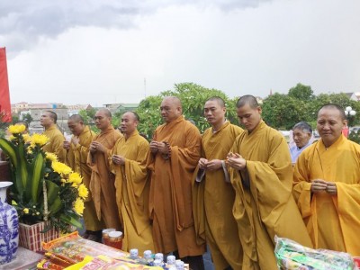 Phật giáo Hà Tĩnh dâng hương tưởng niệm các anh hùng liệt sĩ